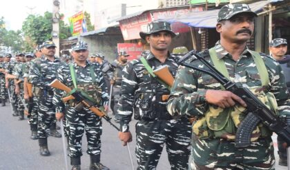 ৪৮% বুথ স্পর্শকাতর, রাজপথে টহল দিচ্ছে ৯৭ কোম্পানি বাহিনী! ভোটের আগে থমথমে কলকাতা ৪৮% বুথ স্পর্শকাতর, রাজপথে টহল দিচ্ছে ৯৭ কোম্পানি বাহিনী! ভোটের আগে থমথমে কলকাতা