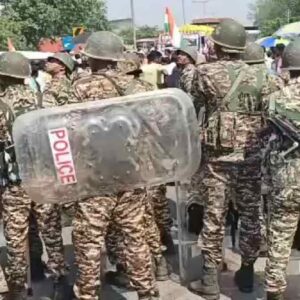 “৯৭৬ নেতার পাহারায় ২১৮৫ পুলিশ!”-ভোটের মুখে পুলিশের থেকে হিসাব চাইল নির্বাচন কমিশন