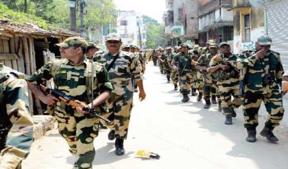 প্রথম দফায় ১৫২ আসনে ভোট, জেলায় জেলায় কেন্দ্রীয় বাহিনীর ‘বন্যা’! এক ক্লিকেই দেখুন তালিকা প্রথম দফায় ১৫২ আসনে ভোট, জেলায় জেলায় কেন্দ্রীয় বাহিনীর ‘বন্যা’! এক ক্লিকেই দেখুন তালিকা