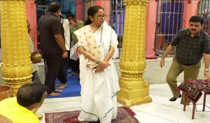 “দিল্লির জমিদারেরা অত্যাচার করছে, বদলা নিন!” নববর্ষের শুভেচ্ছাতেও রণংদেহী মমতা