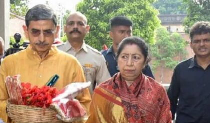 পয়লা বৈশাখে ‘রাজভবন বনাম নবান্ন’! পরিবর্তনের ডাকে রাজ্যপাল, পাল্টা ‘লাটসাহেব’ কটাক্ষ মমতার