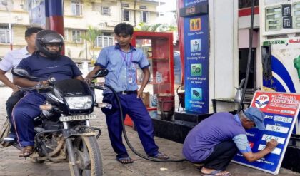 স্কুল বন্ধ, সরকারি গাড়িতে কোটা! চরম জ্বালানি সংকটে থমকে যাওয়ার মুখে শাহবাজ শরিফের পাকিস্তান