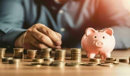 শেয়ার বাজারে ধস! টাকা বাঁচাতে ব্যাঙ্কে না কি পোস্ট অফিসে রাখবেন? জেনে নিন সেরা রিটার্নের গোপন অঙ্ক!