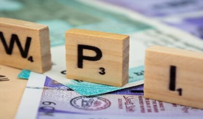 বাজারে গেলেই ছ্যাঁকা! হু হু করে বাড়ছে সোনার দাম, সাথে পাল্লা দিচ্ছে আনাজপাতি; কোথায় গিয়ে থামবে এই লড়াই?