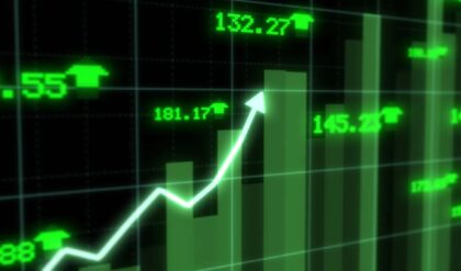 রকেট গতিতে ছুটছে রেল ও সিমেন্ট শেয়ার! লগ্নিকারীদের পকেটে লক্ষ্মীলাভ, বাজারের এই ‘কামব্যাক’-এর রহস্য কী?