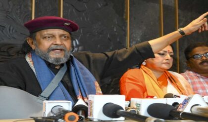 ভোটের আগেই কলকাতায় মিঠুন-হিমন্ত জল্পনা! বিমানবন্দরে সৌজন্য নাকি নতুন কোনো রাজনৈতিক সমীকরণ?