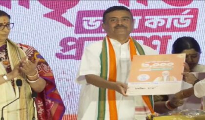 ‘মাছ কি আমরাই খেয়ে নেব?’ বিরোধীদের অপপ্রচারের মোক্ষম জবাব স্মৃতির! ইলিশ মাছ নিয়ে বড় ধামাকা!