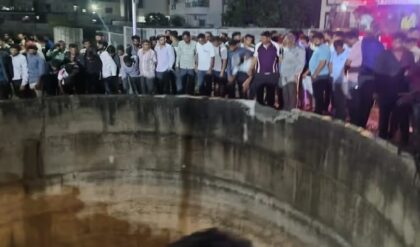 OMG! কুয়োয় পড়ল যাত্রীবোঝাই গাড়ি, নিভে গেল ৯টি তরতাজা প্রাণ, শোকে পরিবার OMG! কুয়োয় পড়ল যাত্রীবোঝাই গাড়ি, নিভে গেল ৯টি তরতাজা প্রাণ, শোকে পরিবার