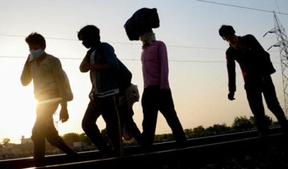 “ভোট না দিলে নাগরিকত্ব থাকবে তো?”-কাজ ছেড়ে ফেরার হিড়িক পরিযায়ী শ্রমিকদের!