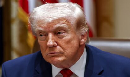 “ওদের ক্ষতি করবেন না!” মৃত্যুদণ্ডপ্রাপ্ত মহিলাদের বাঁচাতে সরাসরি ইরানের সর্বোচ্চ নেতাকে আরজি ট্রাম্পের