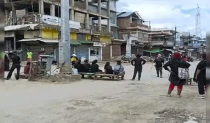 মণিপুরে মহাবিপদ! ১২ জেলায় বনধ-অবরোধে স্তব্ধ জনজীবন, বিধায়কের মৃত্যুতে জ্বলছে চুরাচাঁদপুর