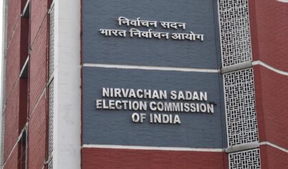 ভোটের মুখে ‘খাতায়-কলমে’ বদলি কেন? ১৩৭০ জন আধিকারিকের রদবদল নিয়ে নজিরবিহীন রিপোর্ট চাইল কমিশন