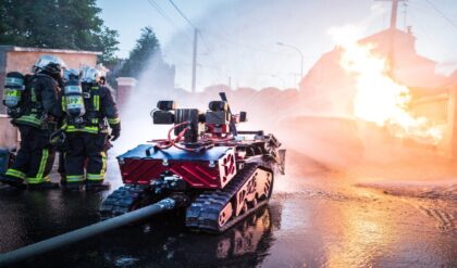 আগুন গ্রাস করতে পারবে না একে! ১২০০ ডিগ্রি উত্তাপ সয়ে বিমান বাহিনীর ঢাল হতে আসছে দেশীয় ‘রোবট’ আগুন গ্রাস করতে পারবে না একে! ১২০০ ডিগ্রি উত্তাপ সয়ে বিমান বাহিনীর ঢাল হতে আসছে দেশীয় ‘রোবট’