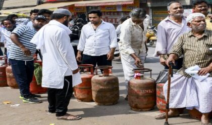 ঠিকানার নথি ছাড়াই মিলবে রান্নার গ্যাস! পরিযায়ী শ্রমিক ও পড়ুয়াদের জন্য বড় ঘোষণা পেট্রোলিয়াম মন্ত্রকের ঠিকানার নথি ছাড়াই মিলবে রান্নার গ্যাস! পরিযায়ী শ্রমিক ও পড়ুয়াদের জন্য বড় ঘোষণা পেট্রোলিয়াম মন্ত্রকের