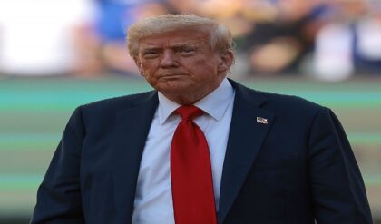 ‘নো-স্ক্যাল্পস’ নীতি আস্তাকুঁড়ে? ২০২৬-এর মেগা লড়াইয়ের আগে ট্রাম্পের দরজায় বড়সড় রদবদল! ‘নো-স্ক্যাল্পস’ নীতি আস্তাকুঁড়ে? ২০২৬-এর মেগা লড়াইয়ের আগে ট্রাম্পের দরজায় বড়সড় রদবদল!