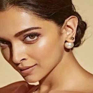 দ্বিতীয়বার মা হওয়ার সুখবরের মাঝেই অ্যাকশন হিরোইন দীপিকা! শাহরুখের জন্য নিলেন বড় ঝুঁকি?