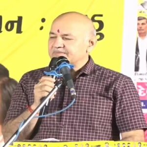 গুজরাটে জয়ের স্বপ্ন না কি তাসের ঘর? কেজরিওয়ালের ডেরায় ঢুকে সার্জিক্যাল স্ট্রাইক পদ্ম শিবিরের!