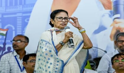 “I am Insulted!” নিজের এলাকায় মাইক-যুদ্ধে মেজাজ হারালেন নেত্রী, চক্রবেড়িয়ায় ধুন্ধুমার কাণ্ড