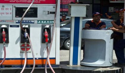 যুদ্ধের কোপে জ্বালানি সঙ্কট, পরিত্রাতা সেই ‘অ্যালকোহল’! মোদী সরকারের নতুন পদক্ষেপে আমূল বদলে যাচ্ছে দেশের রাস্তা।
