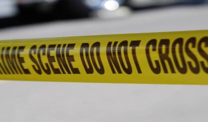 বন্ধ ফ্ল্যাট থেকে আসছিল উৎকট পচা গন্ধ, পুলিশ ঢুকতেই চক্ষু চড়কগাছ! যুবতীর মৃত্যু ঘিরে চরম চাঞ্চল্য