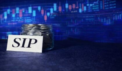 SIP চালিয়ে যাবেন নাকি বন্ধ করবেন? লোকসান বাঁচাতে আজই জানুন ‘রুপি কস্ট এভারেজিং’-এর ম্যাজিক!