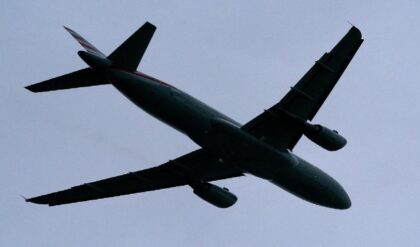 বিমানের টিকিটের দাম কি এবার আকাশছোঁয়া? জ্বালানির জ্বালায় দেউলিয়া হওয়ার পথে ইন্ডিগো-এয়ার ইন্ডিয়া!