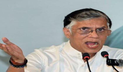 হিমন্ত-পত্নীকে নিয়ে ভুয়ো নথি ছড়ানোর অভিযোগ! সুপ্রিম কোর্টের পর হাইকোর্টেও বড় ধাক্কা পবন খেরার, যে কোনো সময় গ্রেফতার?