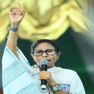 যাদবপুর নিয়ে মোদির আক্রমণের পাল্টা জবাব মমতার, প্রথম দফার ভোট শেষেই চড়ল রাজনীতির পারদ