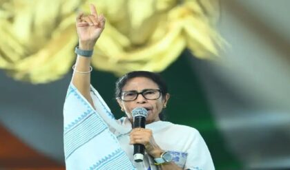 যাদবপুর নিয়ে মোদির আক্রমণের পাল্টা জবাব মমতার, প্রথম দফার ভোট শেষেই চড়ল রাজনীতির পারদ