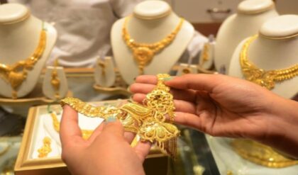 সোনা কেনার সুবর্ণ সুযোগ! লক্ষ্মীবারে অনেকটা সস্তা হলুদ ধাতু, এক নজরে দেশের সব বড় শহরের দাম