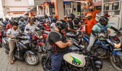 তেল না নিলেও পাবেন পানীয় জল থেকে জরুরি কল! পেট্রোল পাম্পের এই ‘ফ্রি’ পরিষেবাগুলি আপনার অধিকার