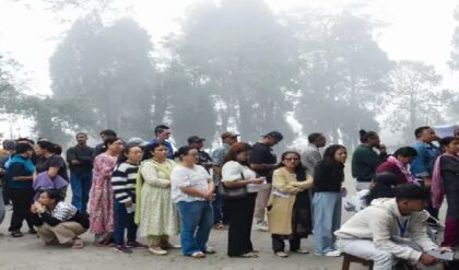 গণতন্ত্রের উৎসব নাকি নাগরিকত্ব রক্ষার লড়াই? প্রথম দফায় নজিরবিহীন ভোটিংয়ে কাঁপছে বঙ্গ রাজনীতি