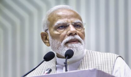 পুরুলিয়ার জনসমুদ্রে দাঁড়িয়ে মহিলাদের ‘সুরক্ষা কবচ’ দিলেন মোদী! মমতার গড়ে একগুচ্ছ ধামাকা প্রতিশ্রুতি ২. নারীশক্তির জন্য