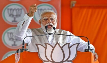 “বাংলার মা-বোনেদের স্বপ্ন ভেঙেছেন, এই পাপের সাজা মিলবেই!” রাজ্যে দাঁড়িয়ে তৃণমূলকে চরম হুঁশিয়ারি মোদীর