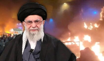 যুদ্ধ না কি চরম ক্ষমতার লড়াই? আয়াতুল্লাহ খামেনেইর অন্ত্যেষ্টিক্রিয়া থমকে যাওয়ার নেপথ্যে আসল রহস্য কী?