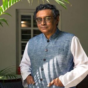 ২১-এ ‘বহিরাগত’ তকমা, ২৬-এ কী কৌশল? ‘খাঁটি বাঙালি’ পার্টি হতে যে ভুলের কথা মানলেন স্বপন দাশগুপ্ত