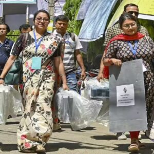 অধ্যাপকদের বুথে বসানো যাবে না! হাইকোর্টের নির্দেশে বিপাকে কমিশন, এবার কি সুপ্রিম কোর্টে গড়াবে লড়াই?