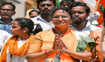 “সঞ্জয় রায় তো শুধু ঘুঁটি, আসল অপরাধী রাঘববোয়ালরা!” আরজি কর কাণ্ডে রত্না দেবনাথের মন্তব্যে তোলপাড়