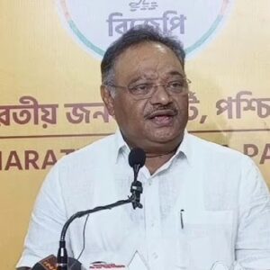 মমতার ‘বহিরাগত’ অস্ত্রে ধার দিল বিজেপিই? শমীক ভট্টাচার্যের বিস্ফোরক মন্তব্যে তোলপাড় বঙ্গ রাজনীতি!