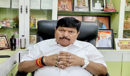 পৌরসভায় ‘পার্সেন্টেজ’ রাজ! বিল মেটাতে দিতে হচ্ছে কাটমানি? ভাটপাড়ায় দাঁড়িয়ে বোমা ফাটালেন অর্জুন! ২. অর্জুনে