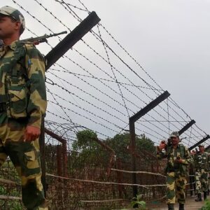 কাঁটাতারে এবার বিষের ছোবল! অনুপ্রবেশ রুখতে সীমান্তে ‘সাপ ও কুমির’ ছাড়ার ভয়ঙ্কর পরিকল্পনা বিএসএফ-এর