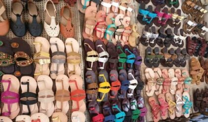 পায়ে দিলেই ঘুরবে ভাগ্যের চাকা! শনি-রাহু দশা কাটাতে কোন রঙের জুতো আপনার জন্য ‘লাকি’?