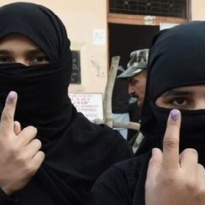 ভোটের ৭২ ঘণ্টা আগে বড় ধাক্কা! বুথে বোরখা-হিজাব পরে ঢোকা নিয়ে কমিশনের নজিরবিহীন ফরমান!