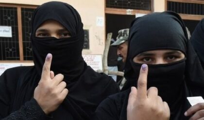 ভোটের ৭২ ঘণ্টা আগে বড় ধাক্কা! বুথে বোরখা-হিজাব পরে ঢোকা নিয়ে কমিশনের নজিরবিহীন ফরমান!