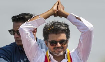 “১০০ কোটির হিসেব কোথায়?”—নির্বাচনী হলফনামায় তথ্য গোপনের অভিযোগে বিপাকে থলপতি বিজয়; ভোটের মুখে বড় ধাক্কা!