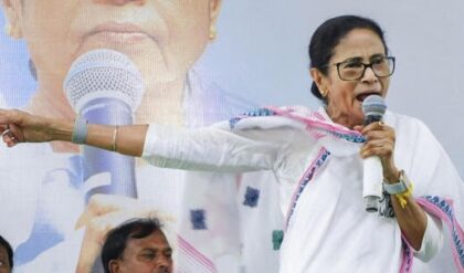 ‘গদ্দার, ভোটের পর নিজেকে সামলাও!’ হলদিয়া থেকে শুভেন্দুকে সরাসরি হুঁশিয়ারি মমতার