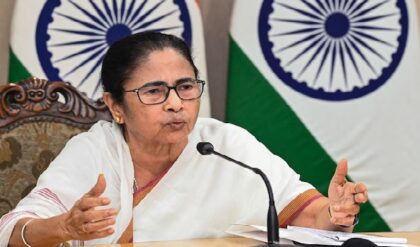 যখন-তখন বাইক নিয়ে বেরোনোয় নিষেধাজ্ঞা! কমিশনের নয়া ফরমান শুনেই ফুঁসে উঠলেন দিদি