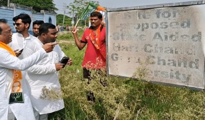 ‘পিলারও ওঠেনি, অথচ চলছে ঢপবাজি!’ হরিচাঁদ-গুরুচাঁদ বিশ্ববিদ্যালয় নিয়ে মমতাকে তীব্র আক্রমণ স্বপনের