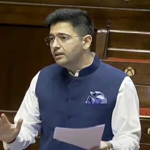 রাঘব চাড্ডার ভাষণ কি শুধুই ‘শিঙাড়া’ চর্চা? আপ সাংসদকে নিয়ে তুঙ্গে বিতর্ক, পাল্টা দিল কেজরিওয়াল শিবির।