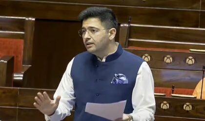 রাঘব চাড্ডার ভাষণ কি শুধুই ‘শিঙাড়া’ চর্চা? আপ সাংসদকে নিয়ে তুঙ্গে বিতর্ক, পাল্টা দিল কেজরিওয়াল শিবির।